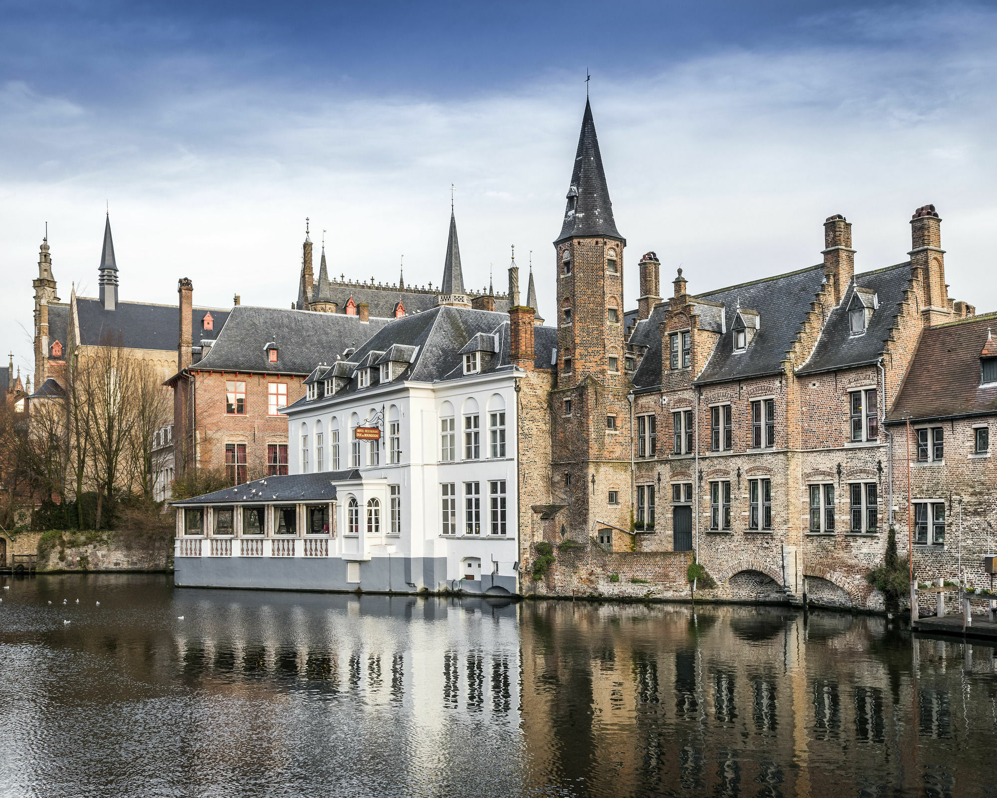 Apartment Dijver - Serene Escape In The Heart Of Historic Brügge